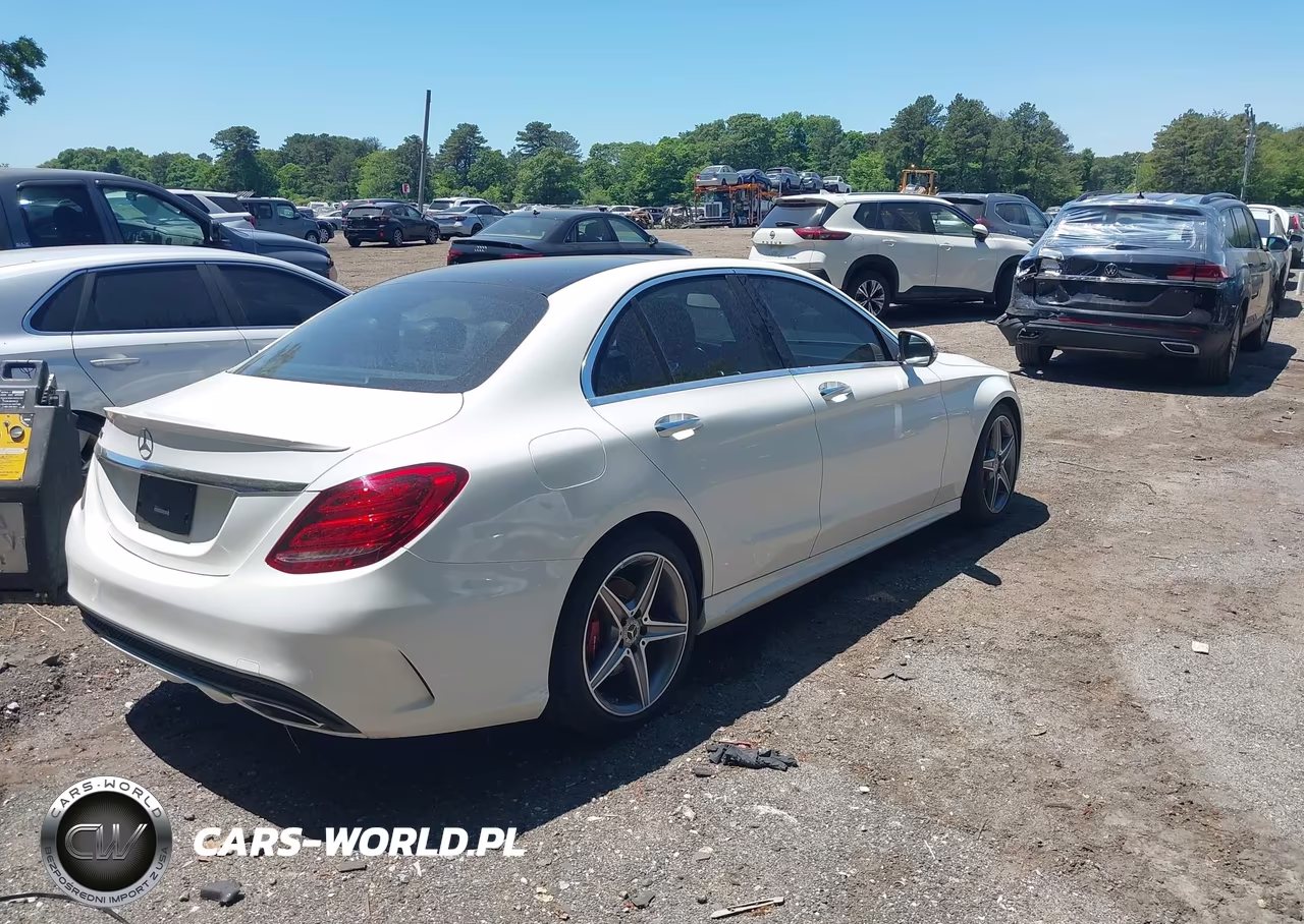 2018 Mercedes-Benz C 300 VIN:55SWF4JB1JU253796 - 4