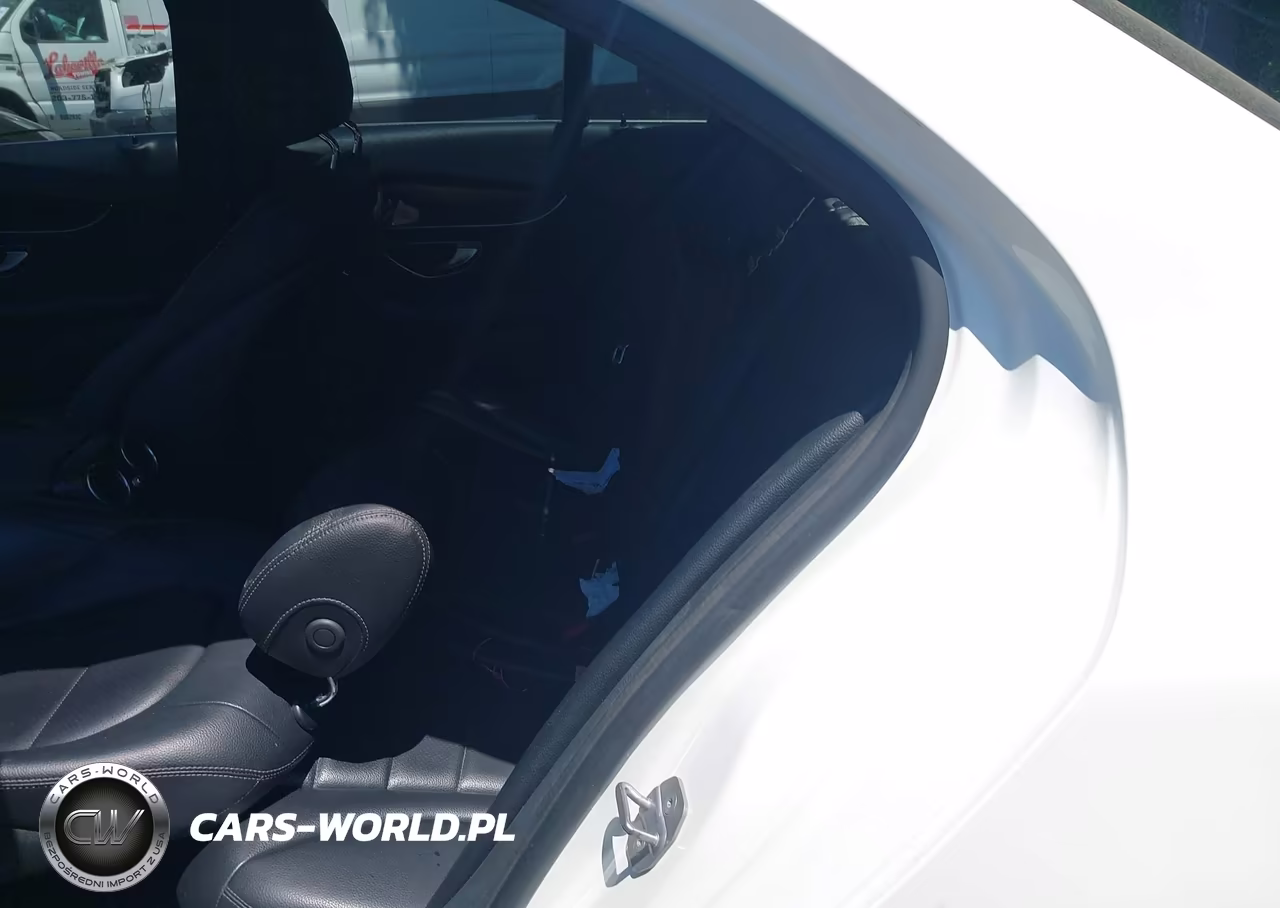 2018 Mercedes-Benz C 300 VIN:55SWF4JB1JU253796 - 8