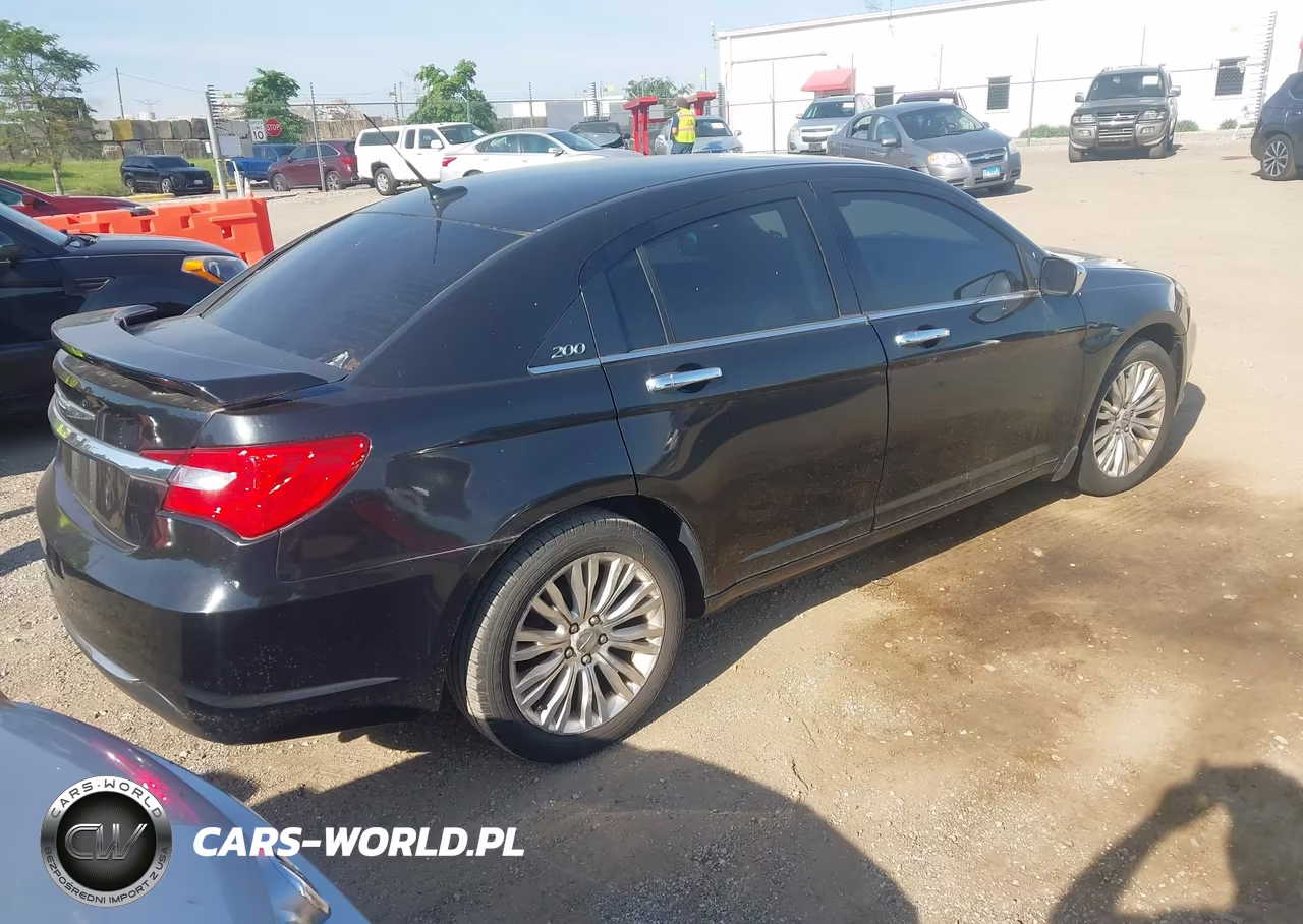 2011 Chrysler 200 Limited VIN:1C3BC2FG5BN520396 - 4