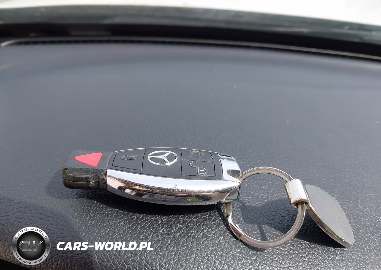 2016 Mercedes-Benz C 300 4Matic VIN:55SWF4KB3GU106189 - 11