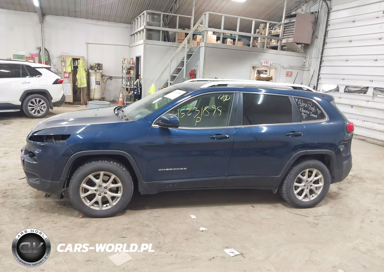 2018 Jeep Cherokee Latitude 4X4 VIN:1C4PJMCB2JD546793 - 15