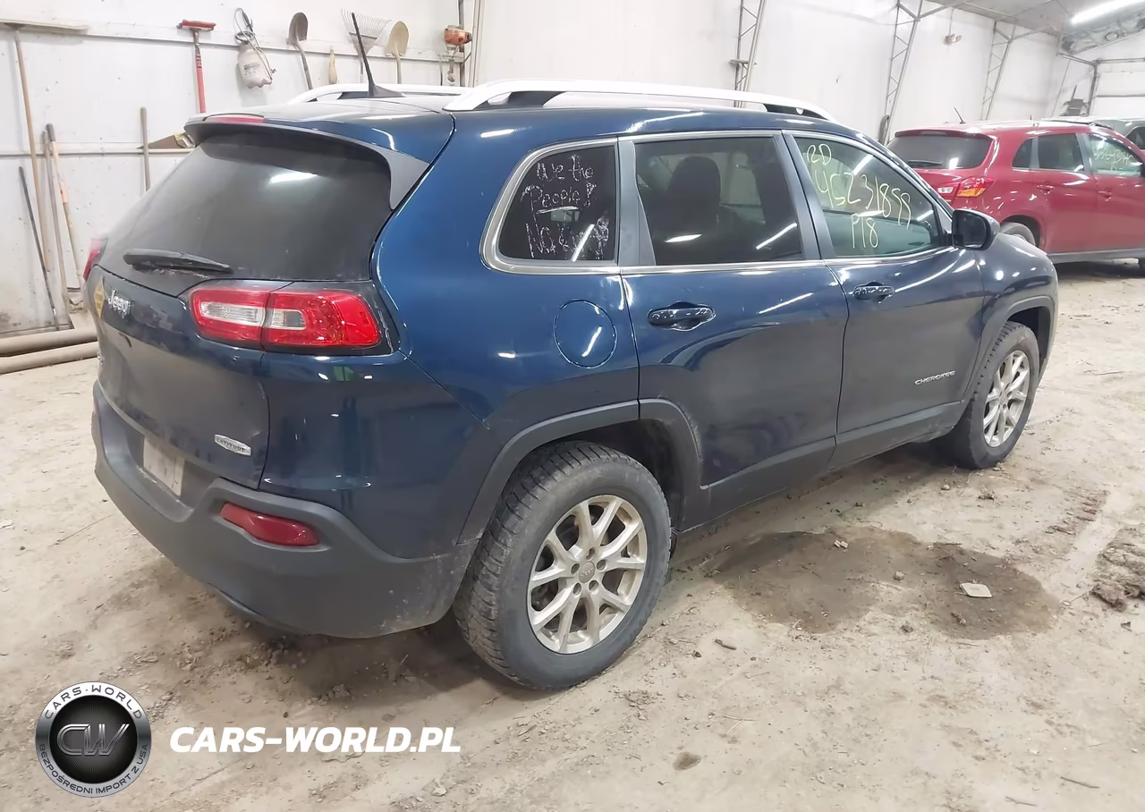2018 Jeep Cherokee Latitude 4X4 VIN:1C4PJMCB2JD546793 - 4
