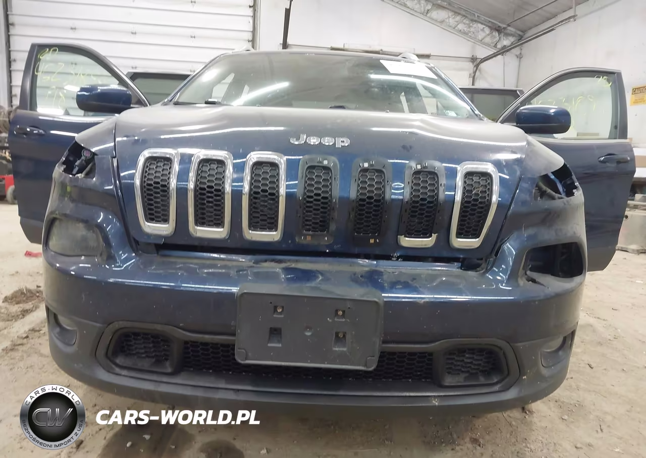 2018 Jeep Cherokee Latitude 4X4 VIN:1C4PJMCB2JD546793 - 6