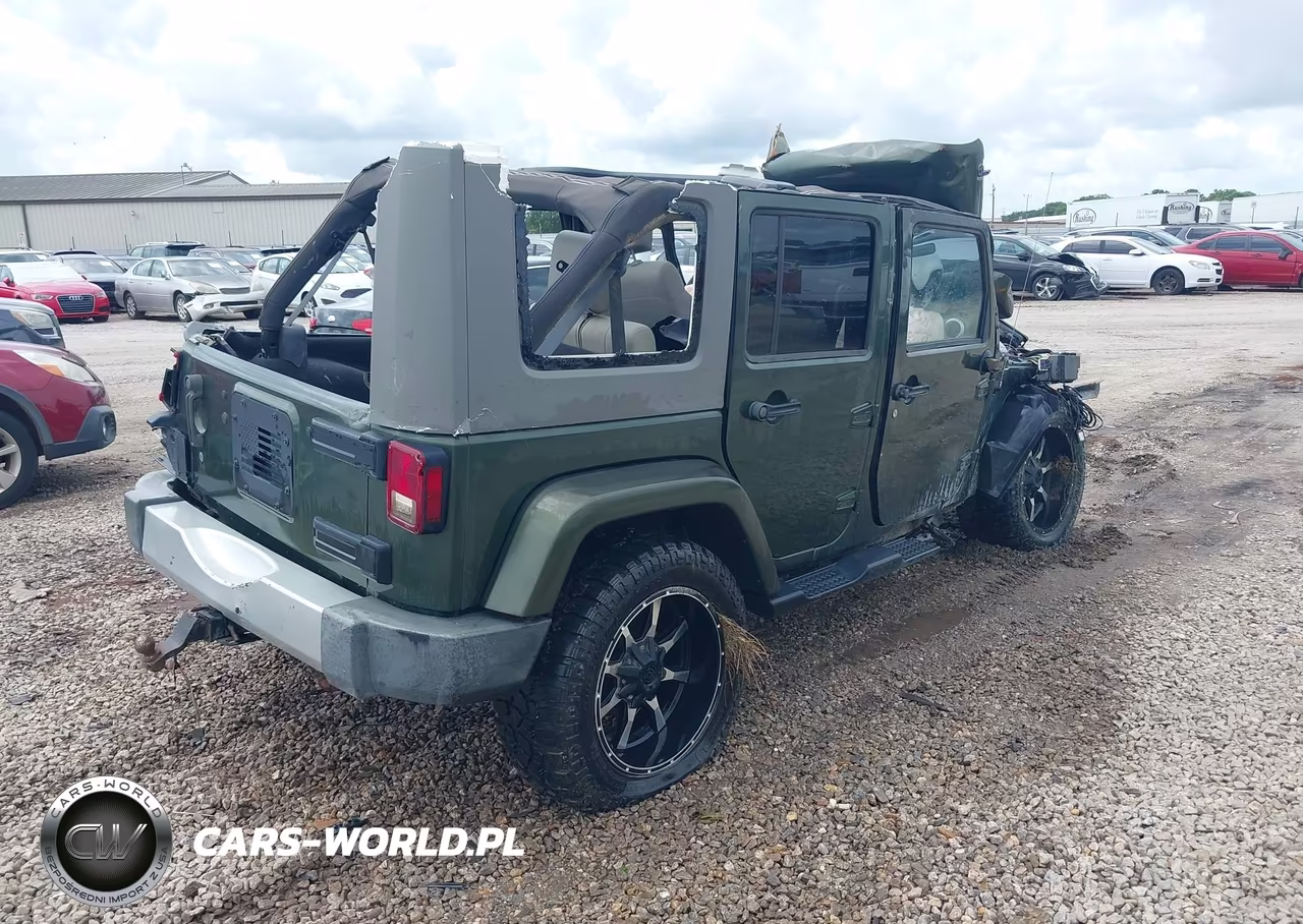 2008 Jeep Wrangler Unlimited Sahara VIN:1J4GA59138L638817 - 4