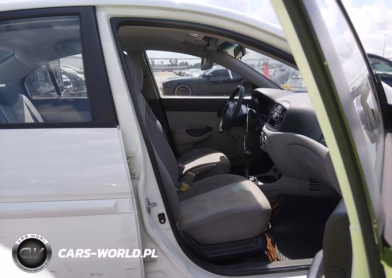 2009 Hyundai Accent Gls VIN:KMHCN46CX9U387357 - 5
