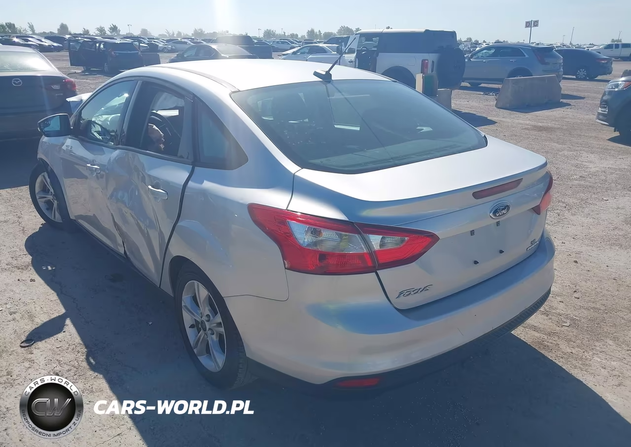 2014 Ford Focus Se VIN:1FADP3F24EL412621 - 3