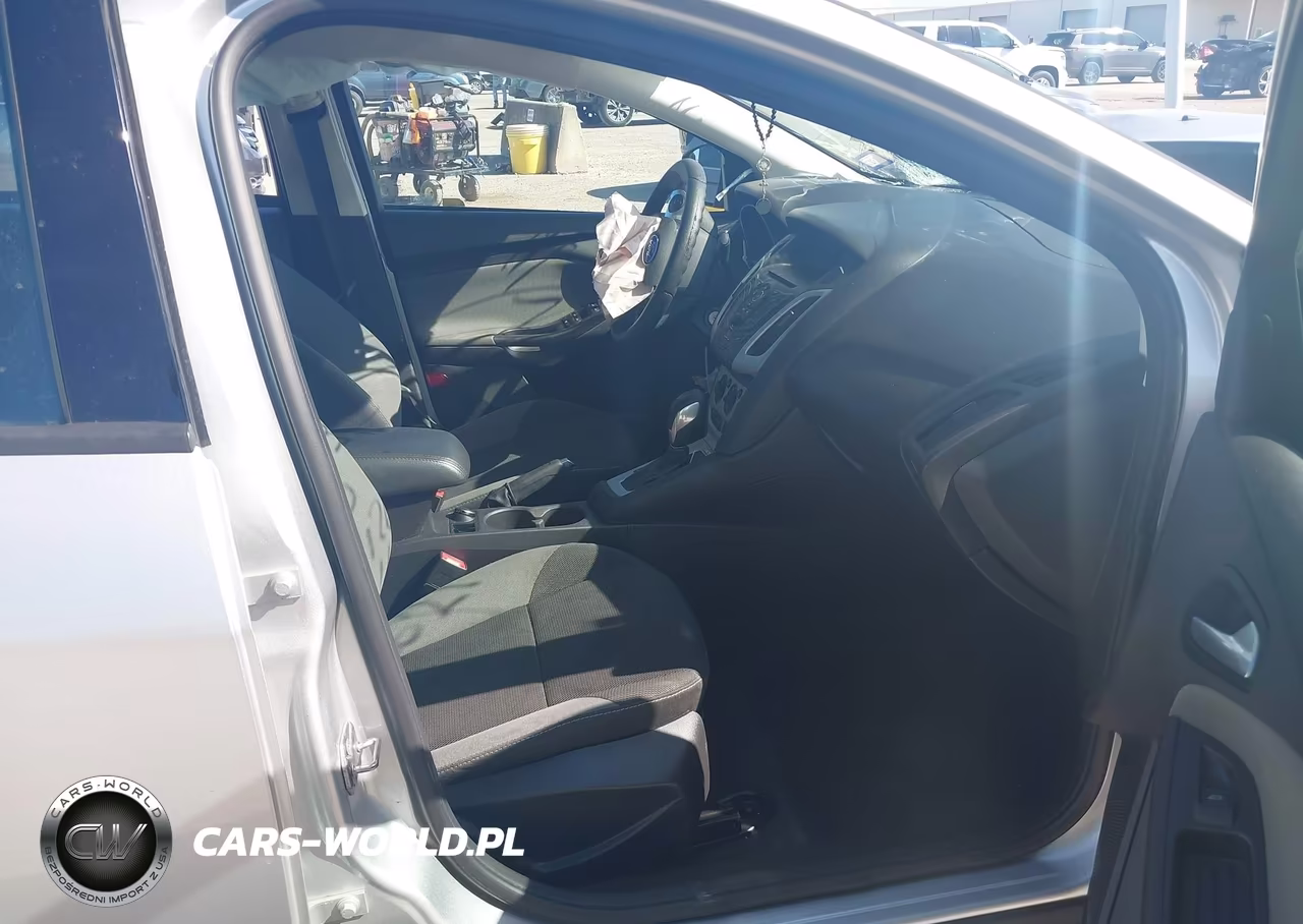 2014 Ford Focus Se VIN:1FADP3F24EL412621 - 5