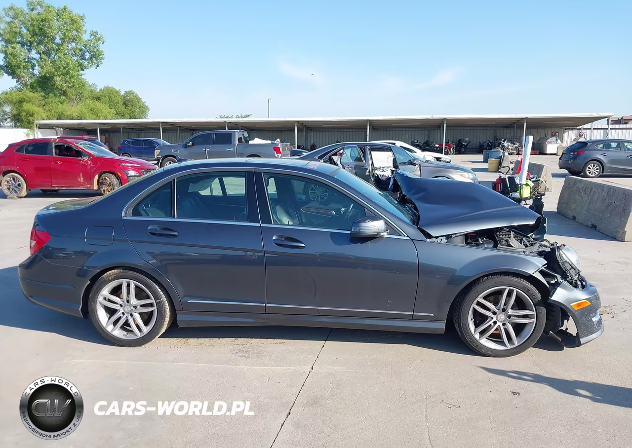 2014 Mercedes-Benz C 250 Sport VIN:WDDGF4HB9EG211812 - 13