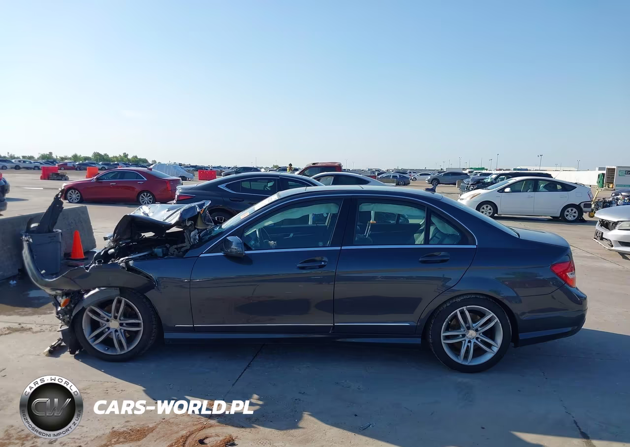 2014 Mercedes-Benz C 250 Sport VIN:WDDGF4HB9EG211812 - 14