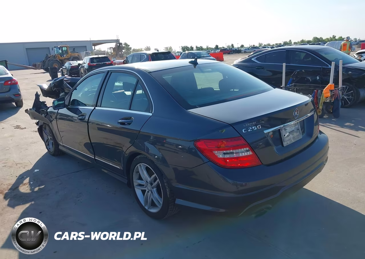 2014 Mercedes-Benz C 250 Sport VIN:WDDGF4HB9EG211812 - 3