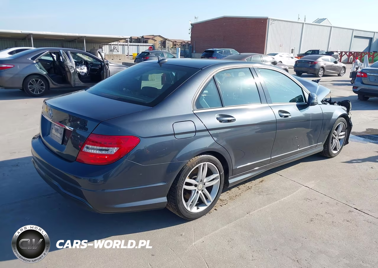 2014 Mercedes-Benz C 250 Sport VIN:WDDGF4HB9EG211812 - 4