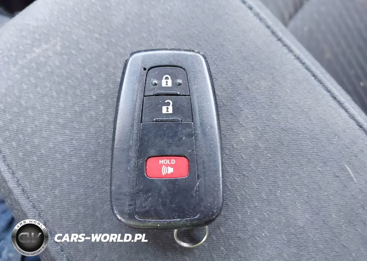 2018 Toyota Prius Three VIN:JTDKARFU8J3054599 - 11