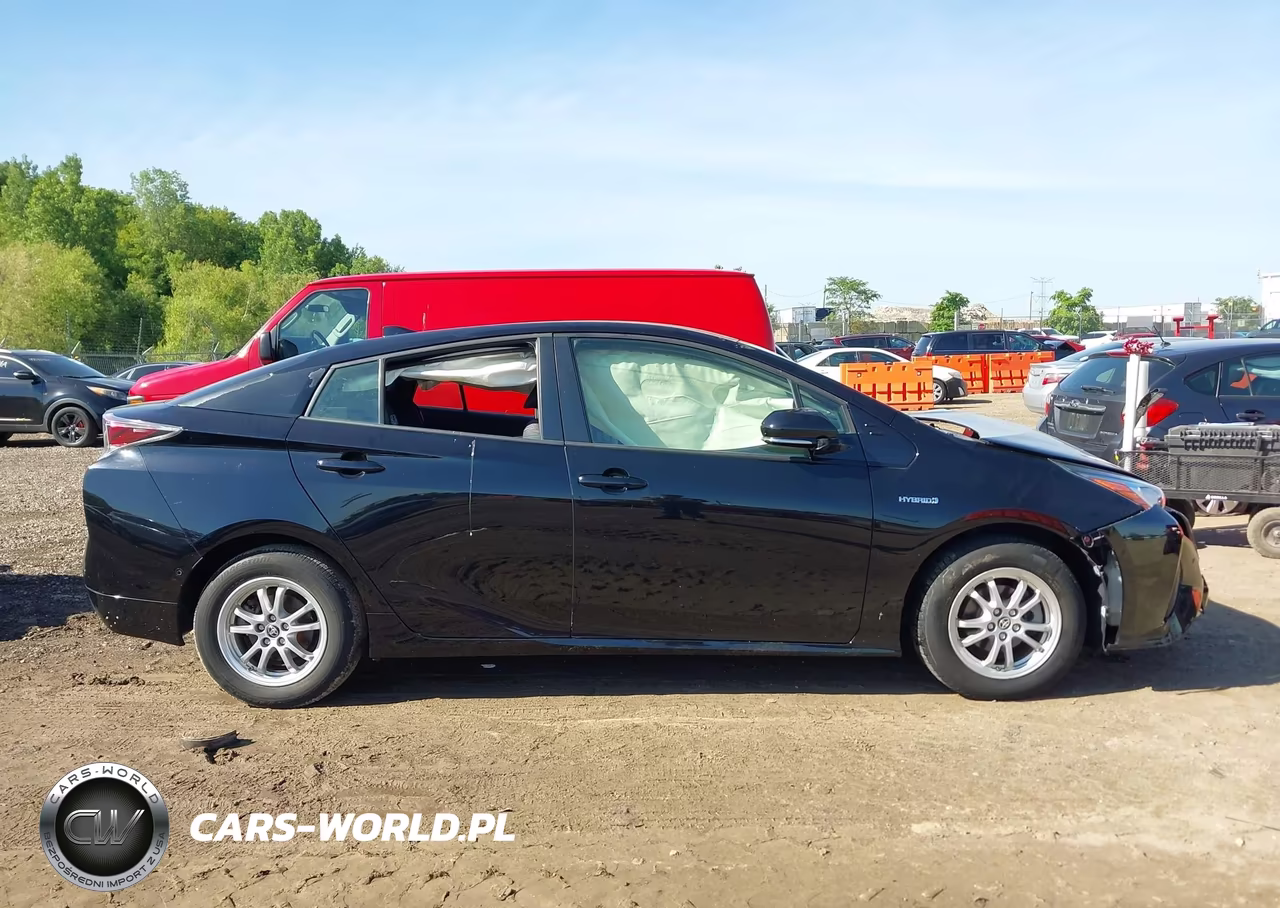 2018 Toyota Prius Three VIN:JTDKARFU8J3054599 - 13