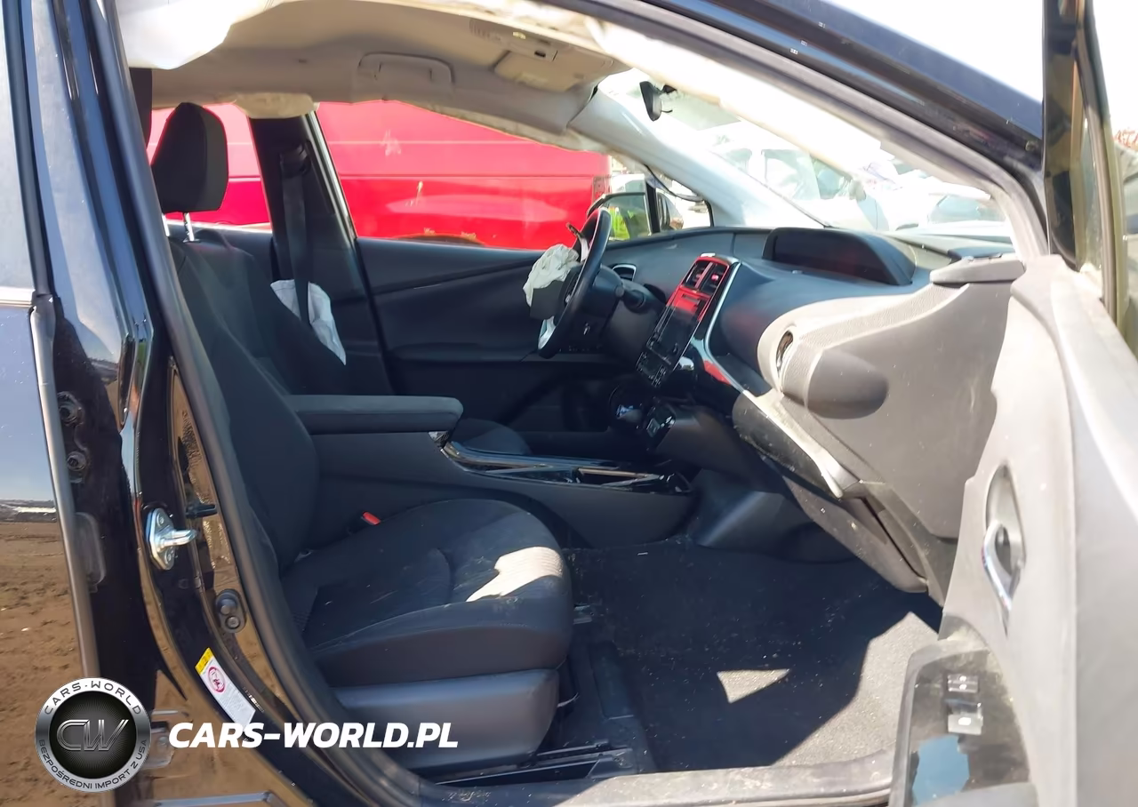 2018 Toyota Prius Three VIN:JTDKARFU8J3054599 - 5