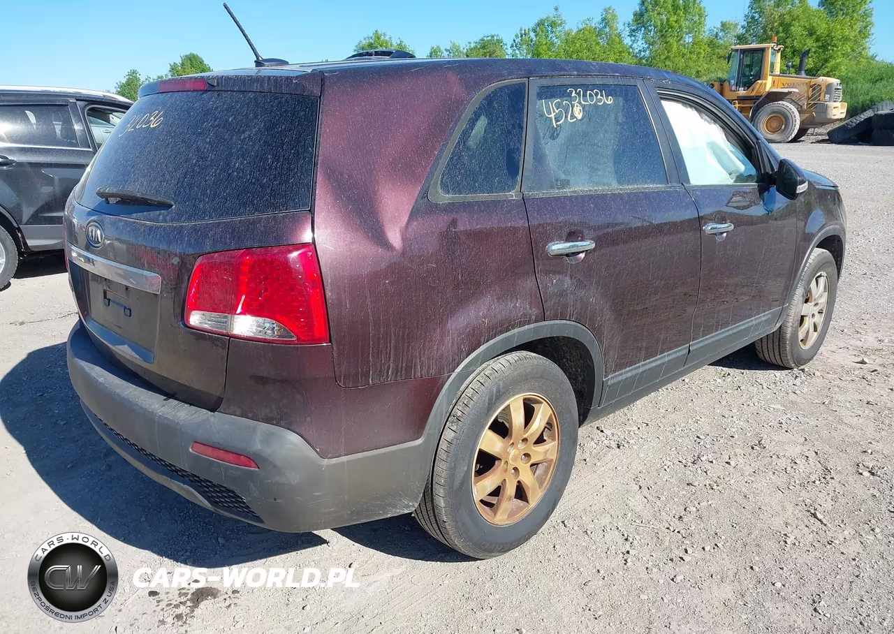 2011 Kia Sorento Lx VIN:5XYKT3A19BG005090 - 4