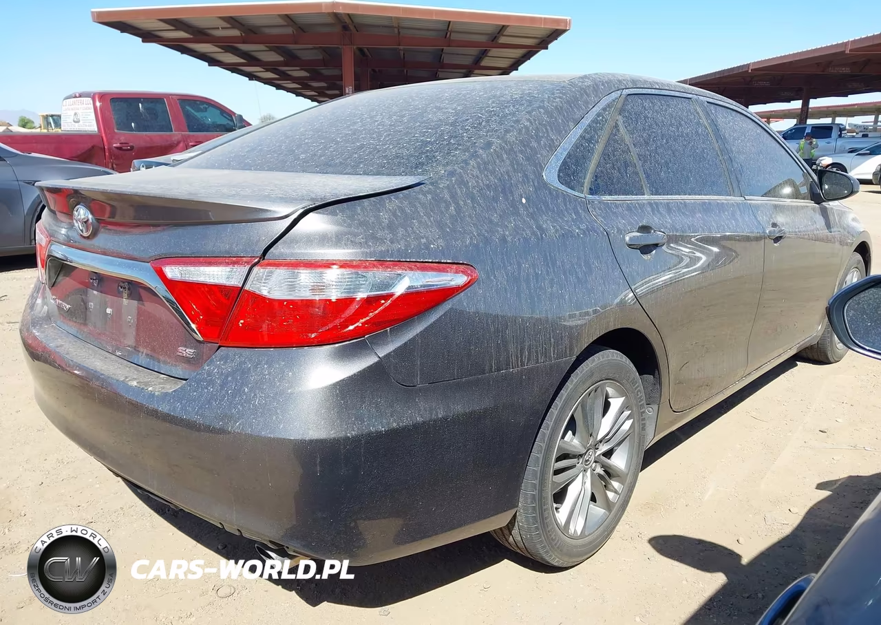 2015 Toyota Camry Se VIN:4T1BF1FK4FU960683 - 4