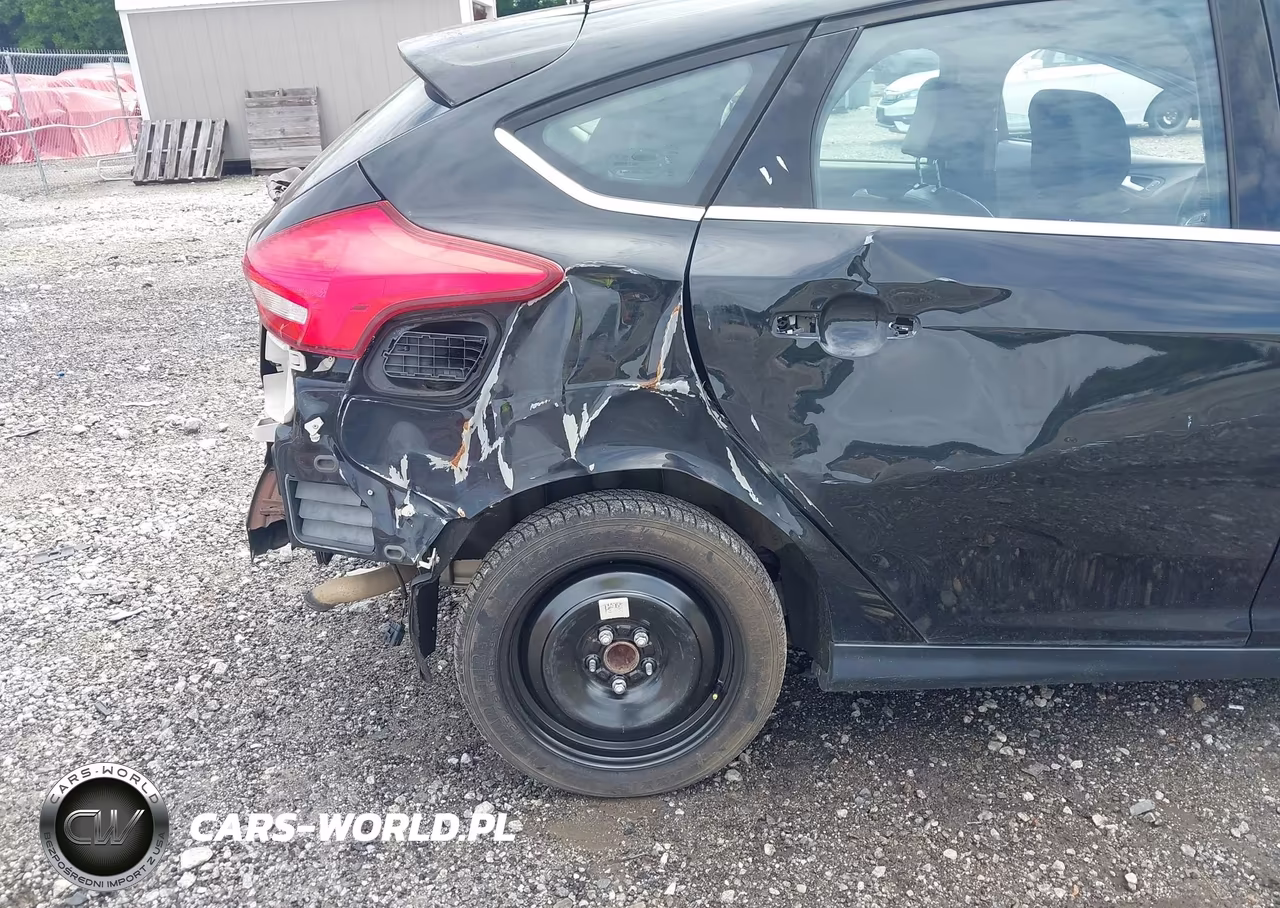 2015 Ford Focus Titanium VIN:1FADP3N23FL345108 - 12