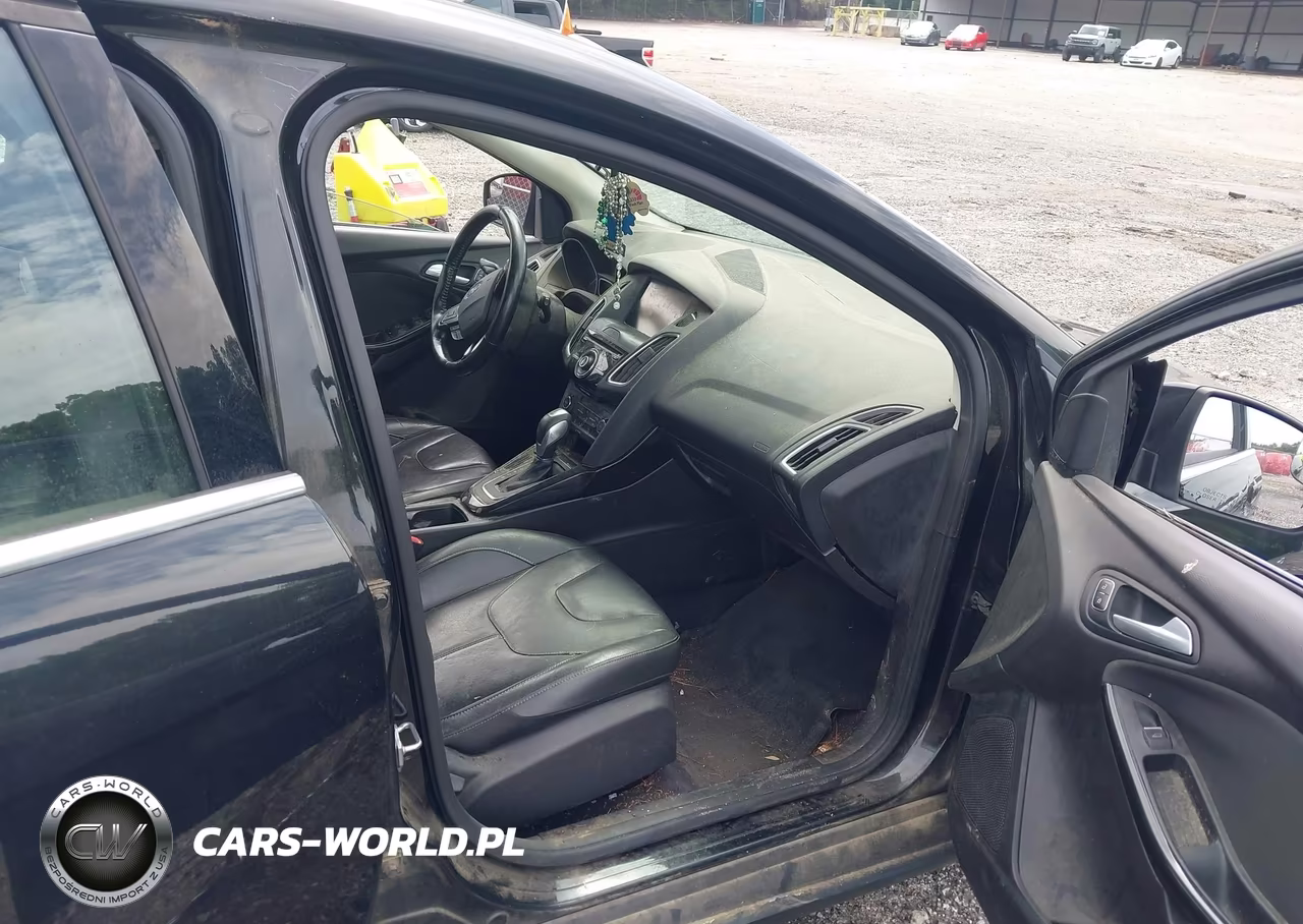 2015 Ford Focus Titanium VIN:1FADP3N23FL345108 - 5