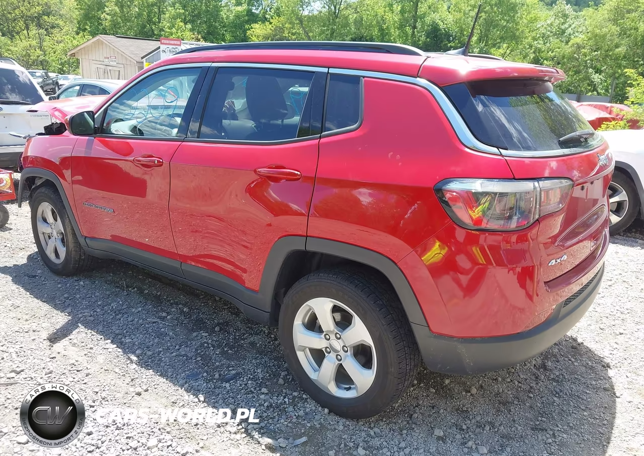 2018 Jeep Compass Latitude 4X4 VIN:3C4NJDBB3JT470214 - 3