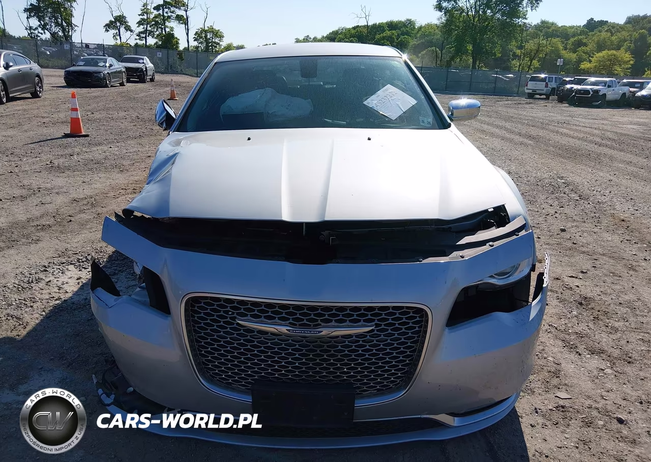 2021 Chrysler 300 Touring L VIN:2C3CCAAG1MH640830 - 13