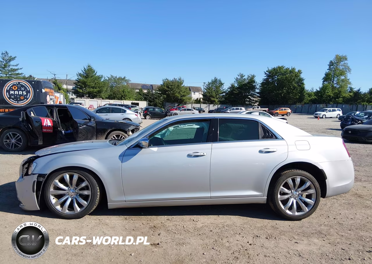 2021 Chrysler 300 Touring L VIN:2C3CCAAG1MH640830 - 15