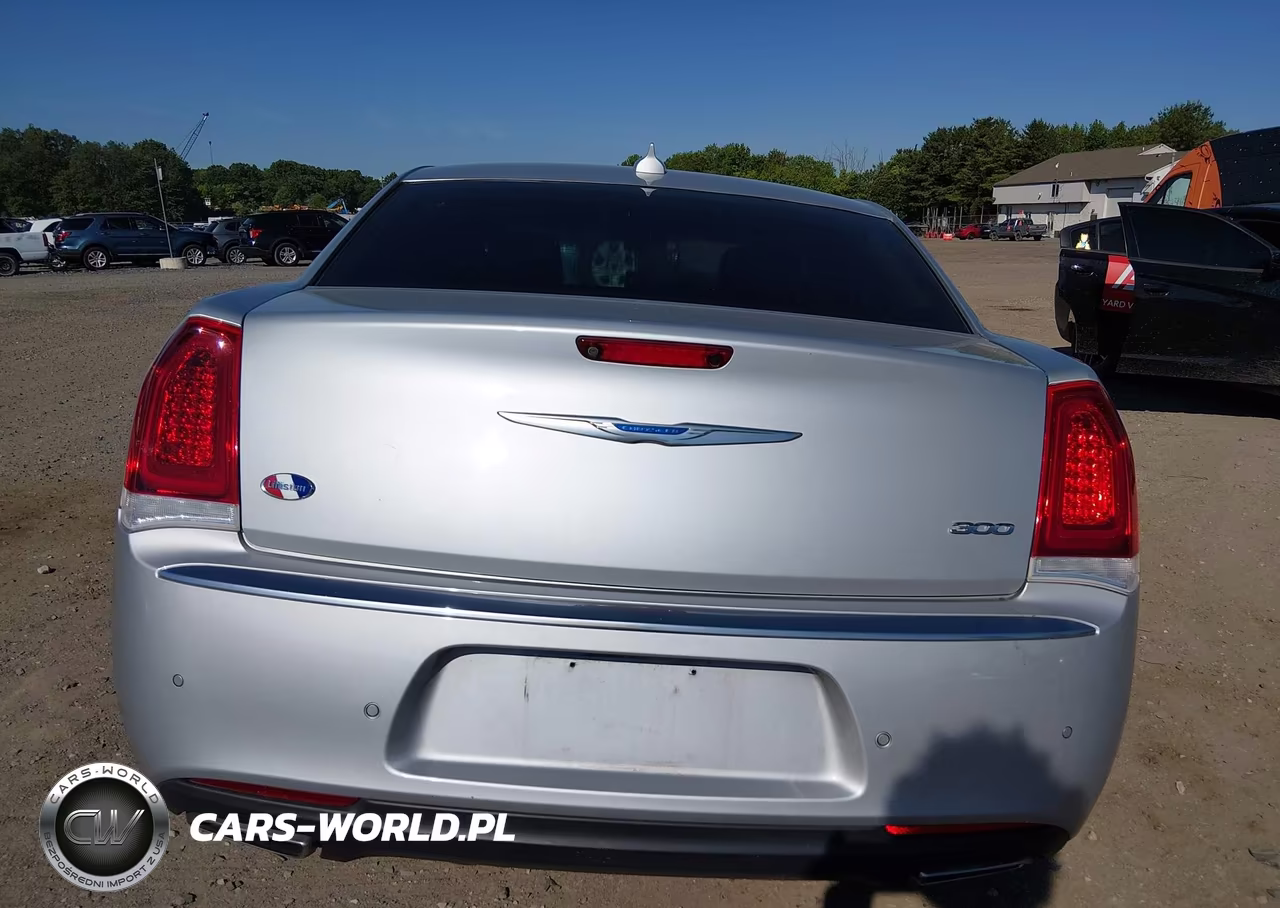 2021 Chrysler 300 Touring L VIN:2C3CCAAG1MH640830 - 17