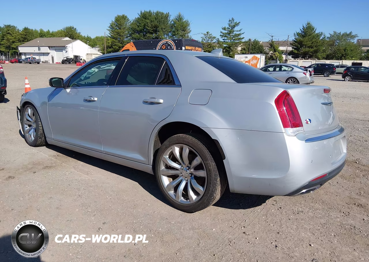 2021 Chrysler 300 Touring L VIN:2C3CCAAG1MH640830 - 3