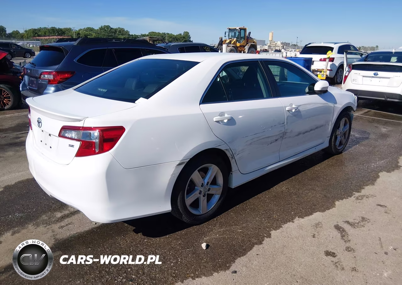 2014 Toyota Camry Se VIN:4T1BF1FK0EU425431 - 4