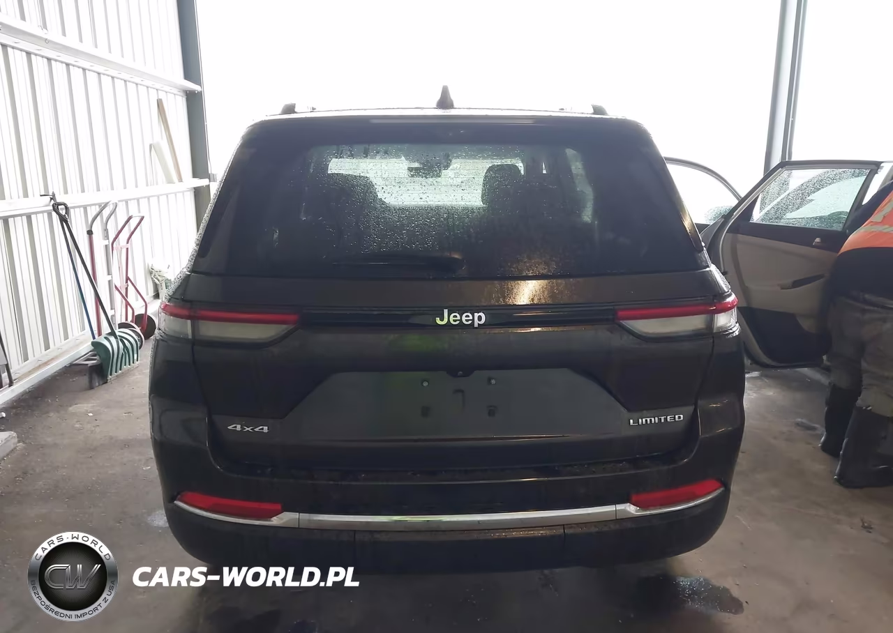 2023 Jeep Grand Cherokee Limited 4X4 VIN:1C4RJHBG7P8822903 - 17