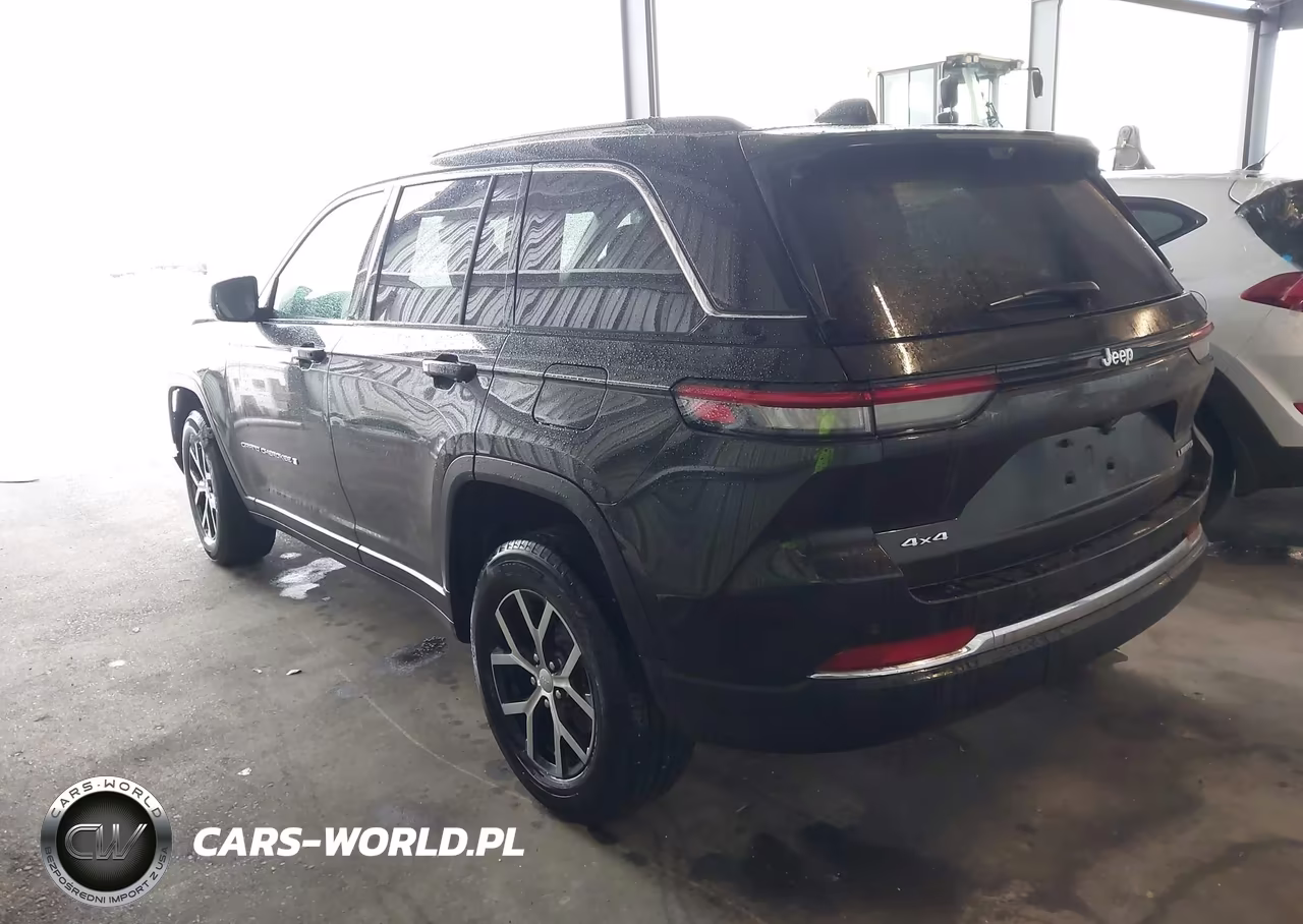 2023 Jeep Grand Cherokee Limited 4X4 VIN:1C4RJHBG7P8822903 - 3