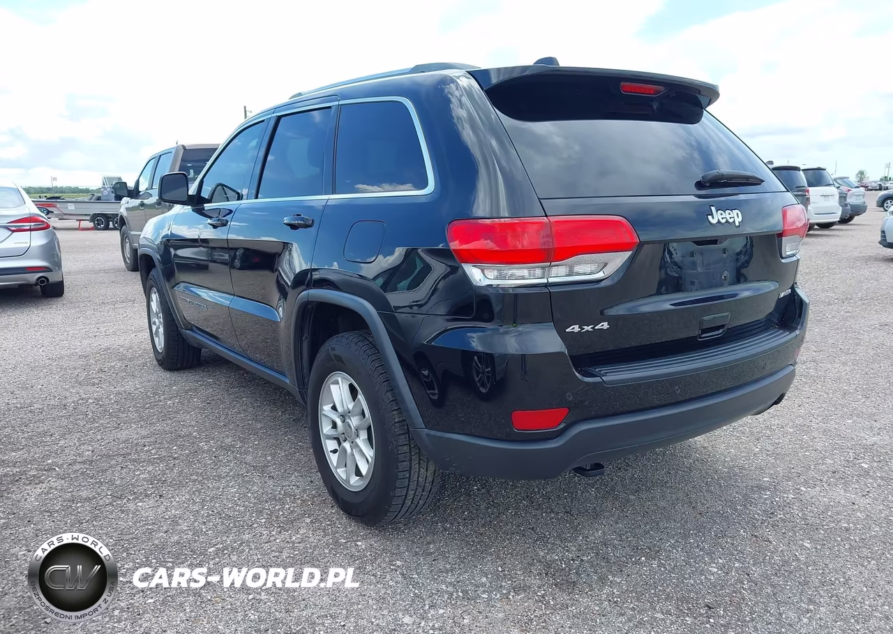 2019 Jeep Grand Cherokee Laredo E 4X4 VIN:1C4RJFAG9KC748640 - 3