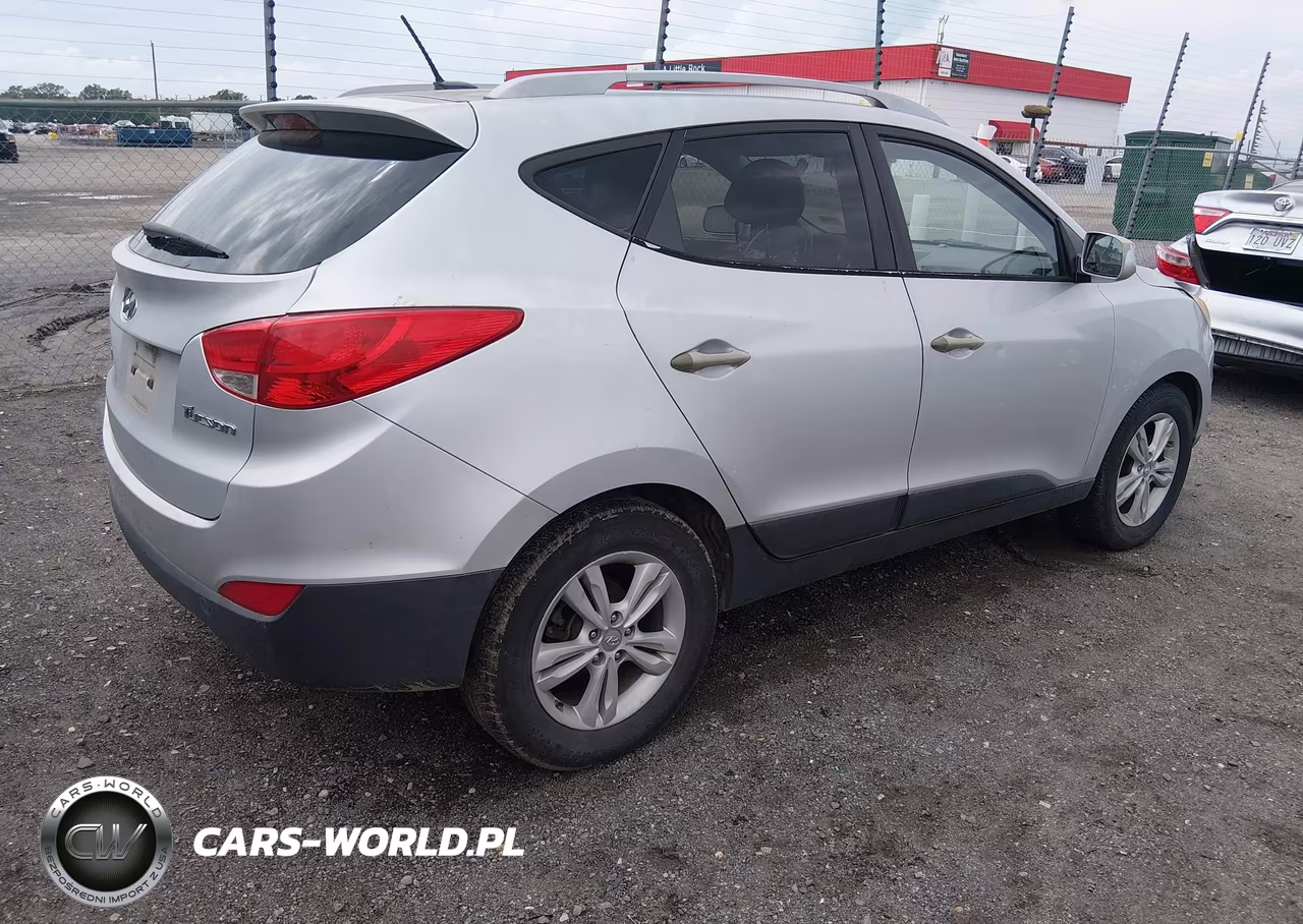 2010 Hyundai Tucson Gls VIN:KM8JU3ACXAU095661 - 4