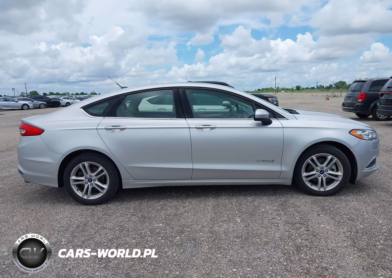 2018 Ford Fusion Hybrid S VIN:3FA6P0UU3JR261648 - 13