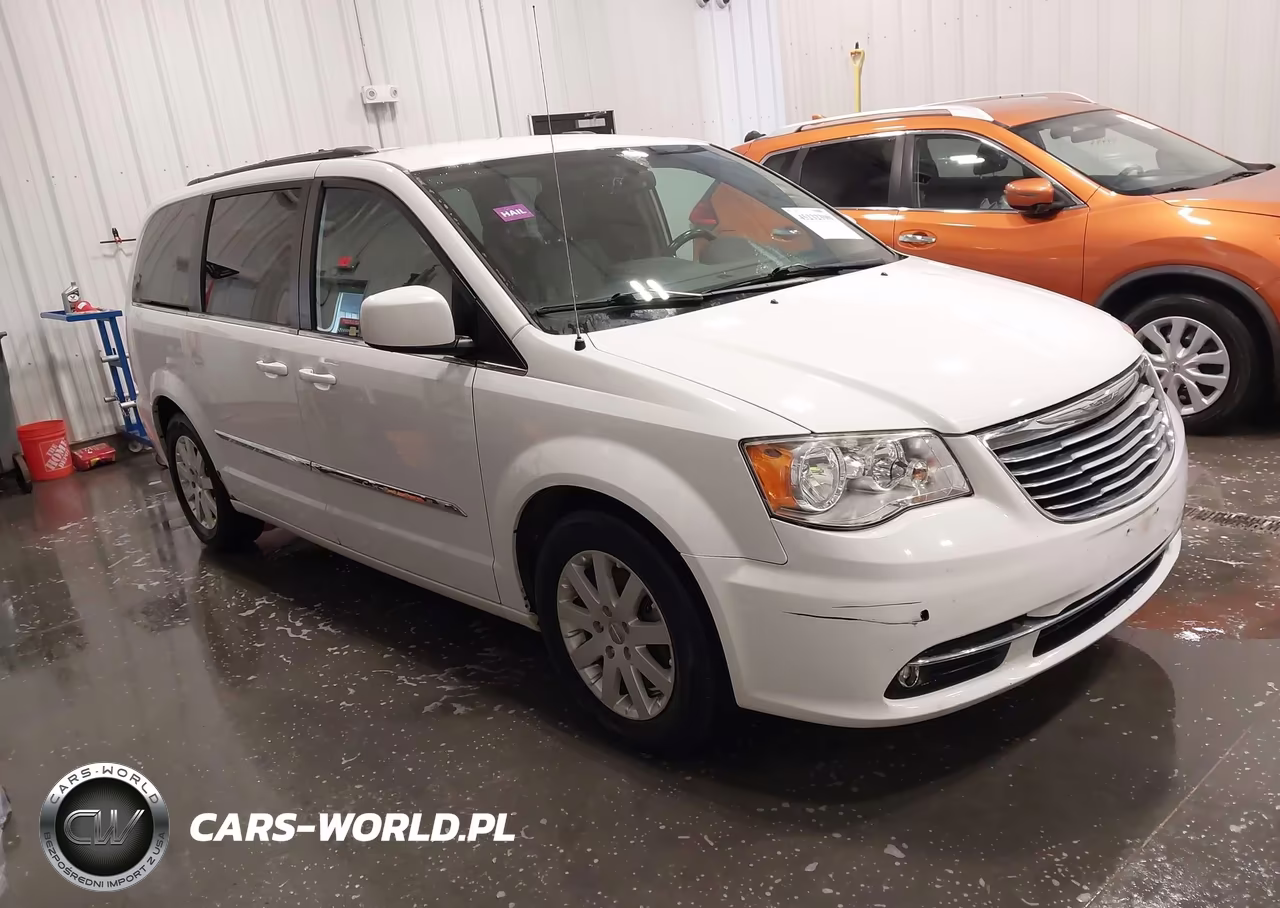 2015 Chrysler Town & Country Touring – zdjęcie 1 z 17