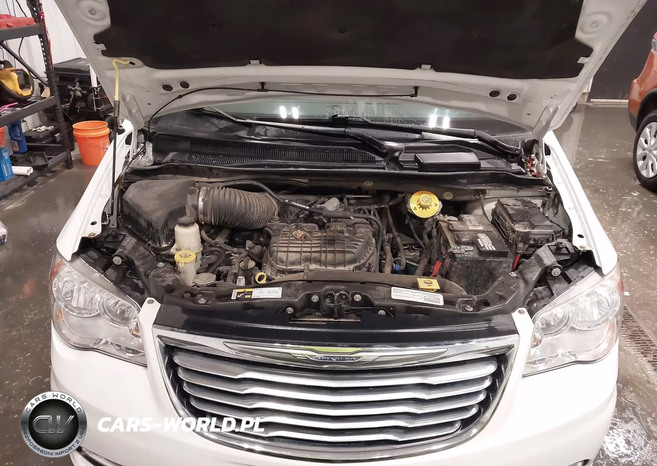 2015 Chrysler Town & Country Touring VIN:2C4RC1BG5FR563087 - 10
