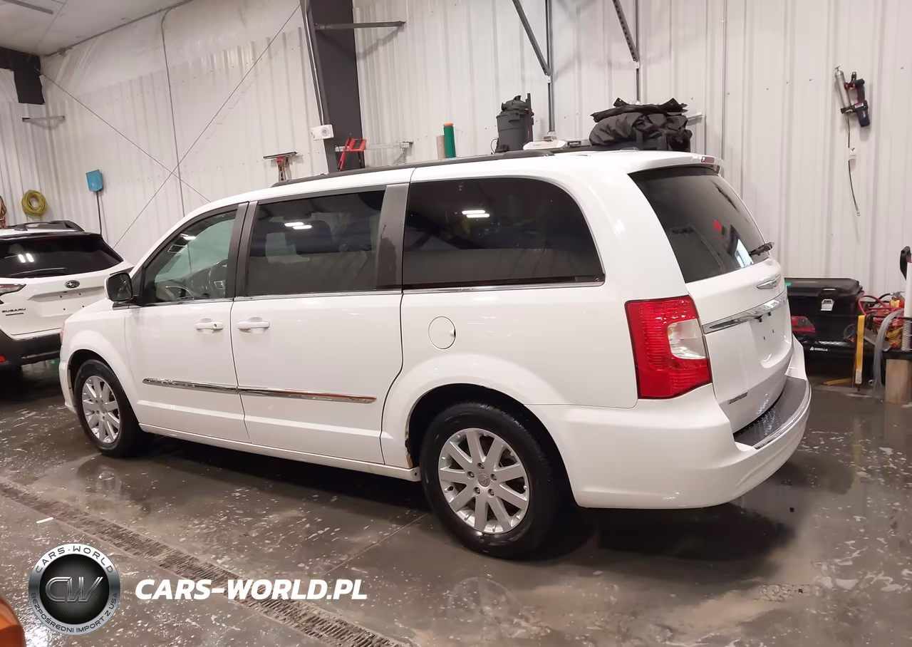 2015 Chrysler Town & Country Touring VIN:2C4RC1BG5FR563087 - 14
