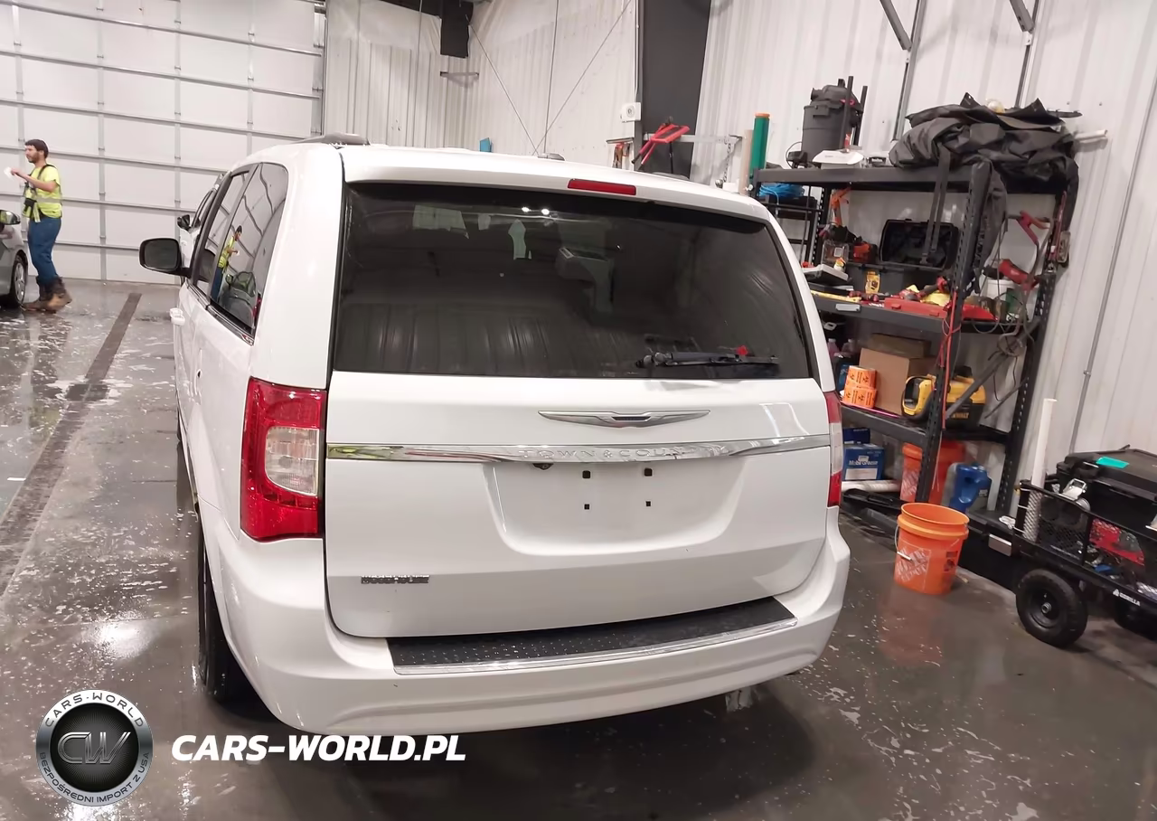 2015 Chrysler Town & Country Touring VIN:2C4RC1BG5FR563087 - 16