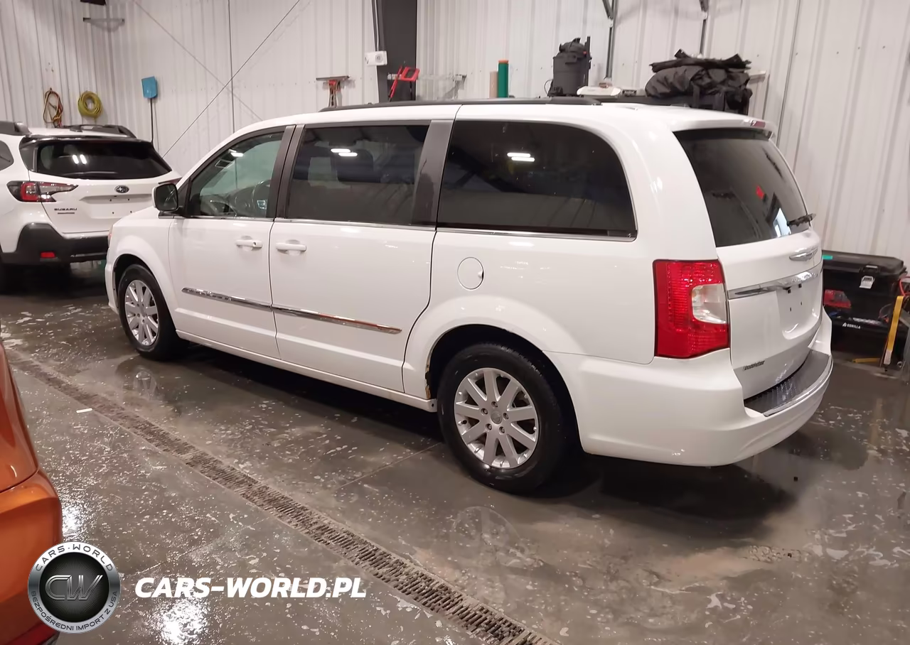 2015 Chrysler Town & Country Touring VIN:2C4RC1BG5FR563087 - 3