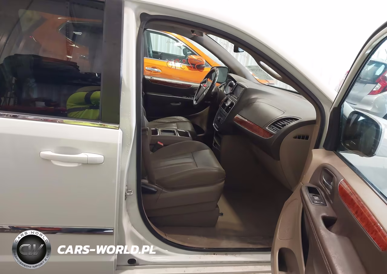 2015 Chrysler Town & Country Touring VIN:2C4RC1BG5FR563087 - 5