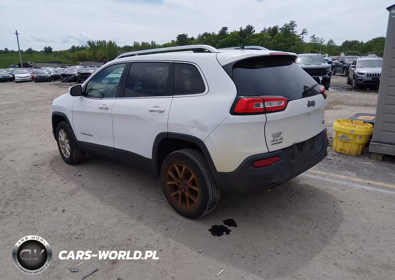 2014 Jeep Cherokee Latitude VIN:1C4PJMCB6EW182338 - 3