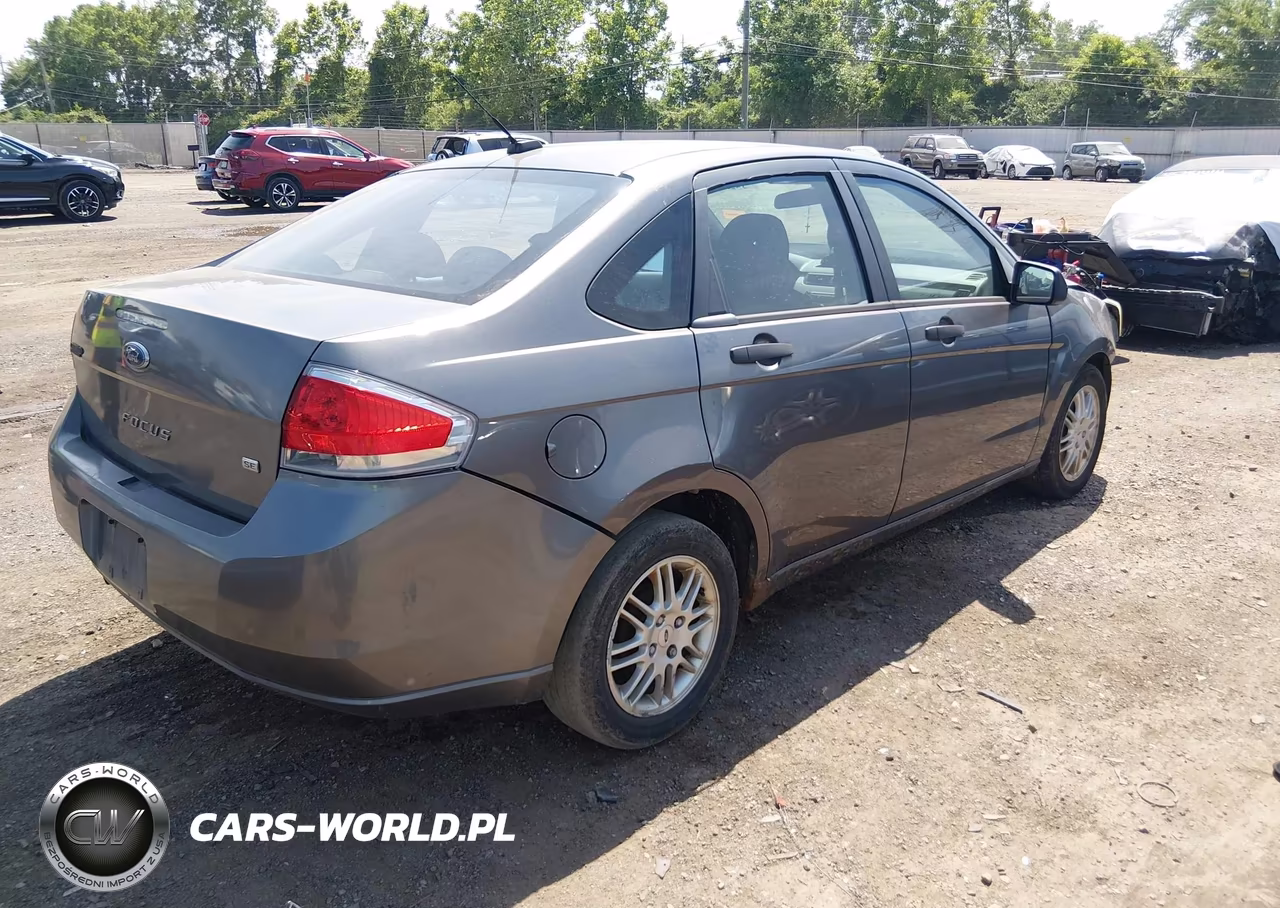 2010 Ford Focus Se VIN:1FAHP3FN2AW278843 - 4