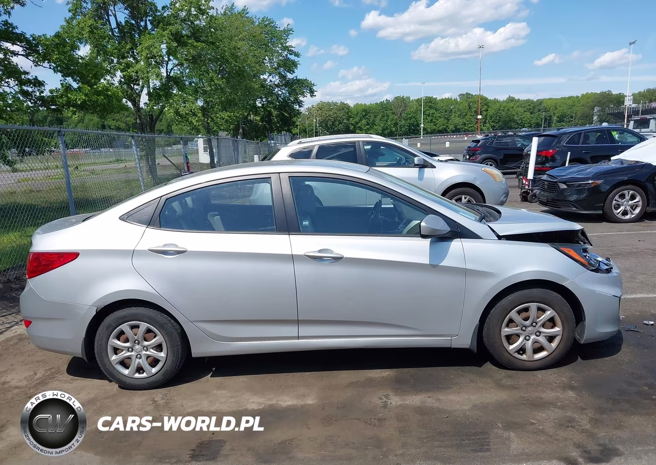 2013 Hyundai Accent Gls VIN:KMHCT4AE2DU400139 - 13