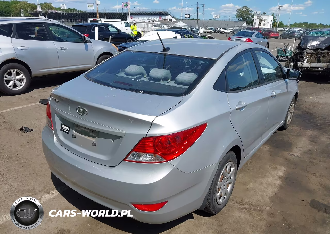 2013 Hyundai Accent Gls VIN:KMHCT4AE2DU400139 - 4