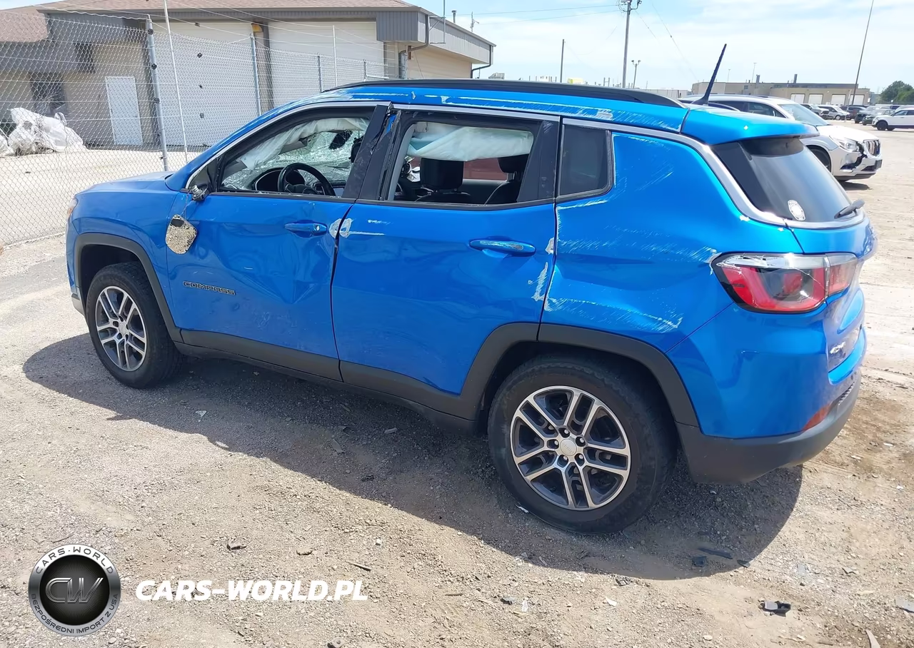 2017 Jeep New Compass Latitude 4X4 VIN:3C4NJDBB5HT645993 - 3