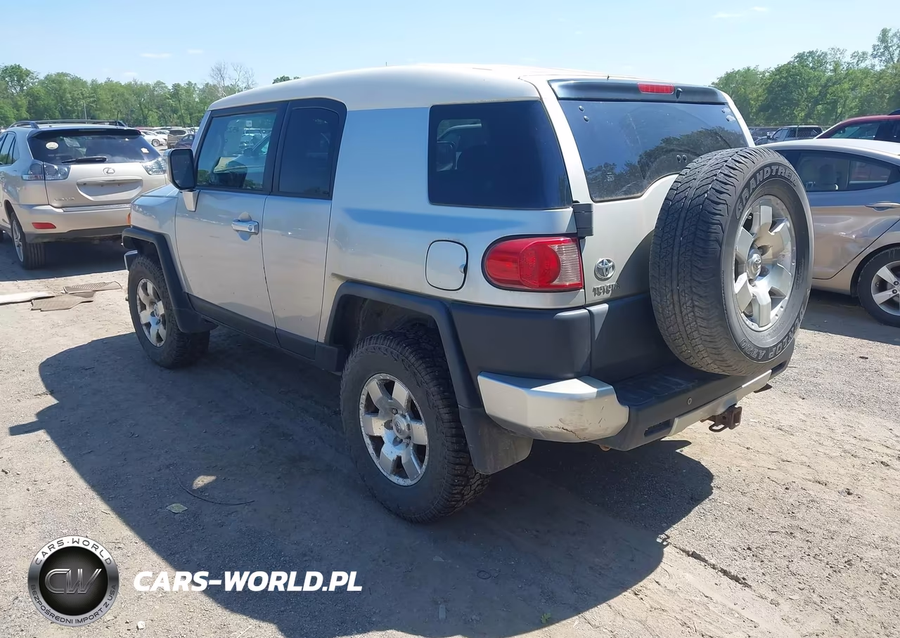 2008 Toyota Fj Cruiser VIN:JTEBU11F28K052747 - 3