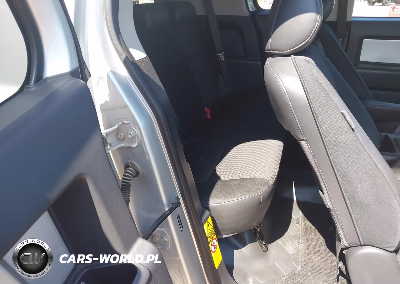 2008 Toyota Fj Cruiser VIN:JTEBU11F28K052747 - 8