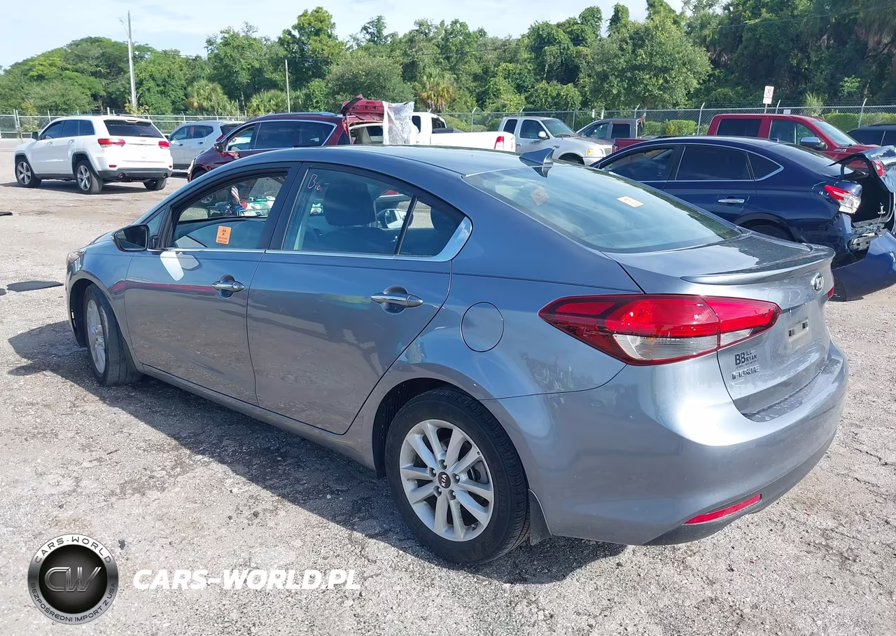 2017 Kia Forte S VIN:3KPFL4A7XHE143707 - 3