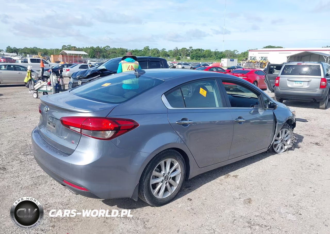 2017 Kia Forte S VIN:3KPFL4A7XHE143707 - 4