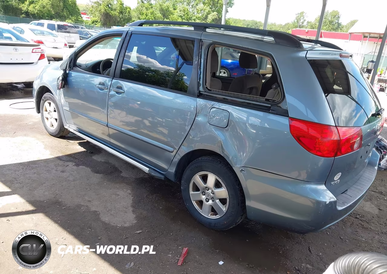 2010 Toyota Sienna Le VIN:5TDKK4CC9AS333814 - 3