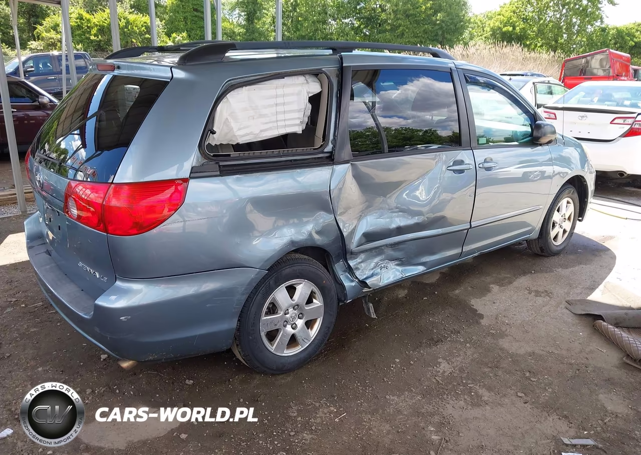 2010 Toyota Sienna Le VIN:5TDKK4CC9AS333814 - 4